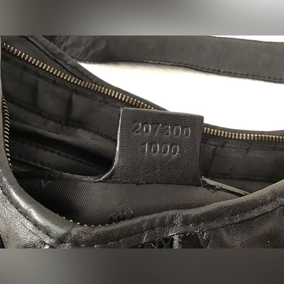 GG Marmont small shoulder bag in black leather | GUCCI® US Gucci bags